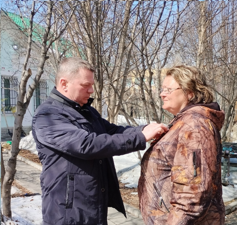 В Магаданском филиале Камчатской дирекции проходят акции «Георгиевская ленточка» и «Окна Победы»