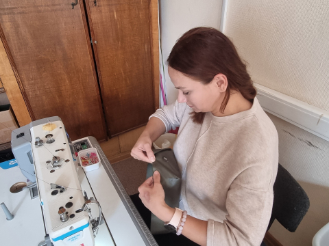 Сотрудники Камчатской дирекции приняли участие в изготовлении изделий для участников Специальной военной операции