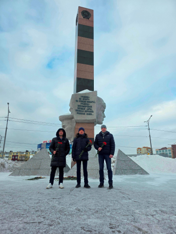 Сотрудники Камчатской дирекции возложили цветы в честь Дня защитника Отечества