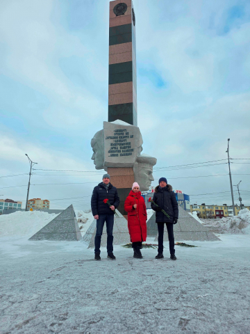 Сотрудники Камчатской дирекции возложили цветы в честь Дня защитника Отечества