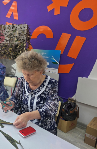 Сотрудники Камчатской дирекции поздравили ветерана труда с Международным женским днем