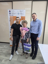 Сотрудники Камчатской дирекции поздравили ветерана труда с Международным женским днем